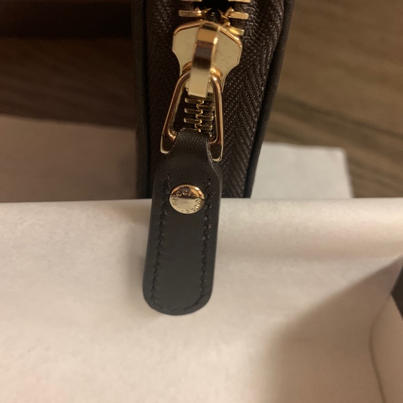 Zip around wallet Micro Guccisima dark brown